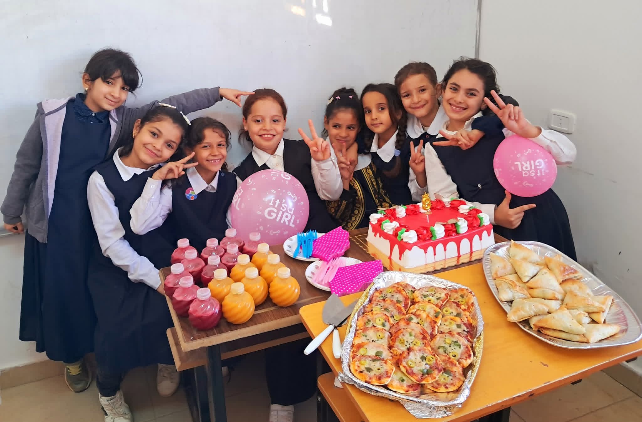 احتفال الطالبات بتفوقهنّ